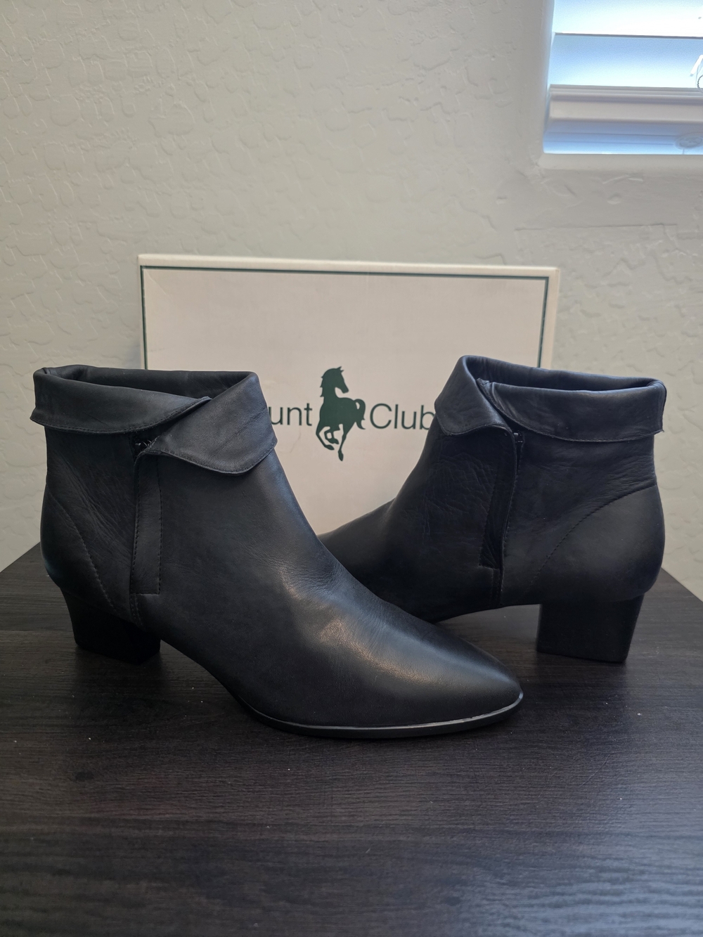VINTAGE Hunt Club Black Folded-Collar Leather Ankle Booties